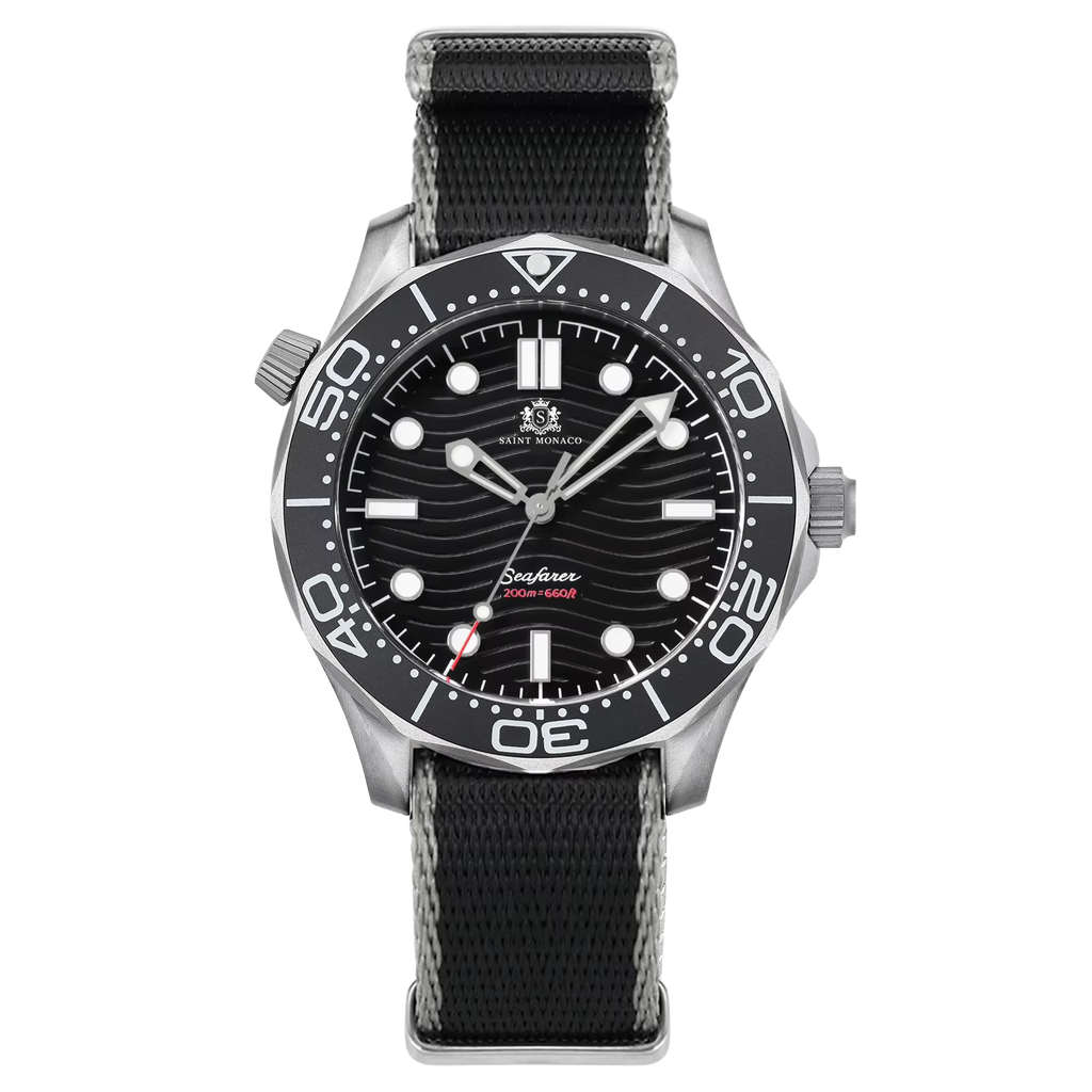 DIVER 007 — Nylon Black Wave / NATO Strap